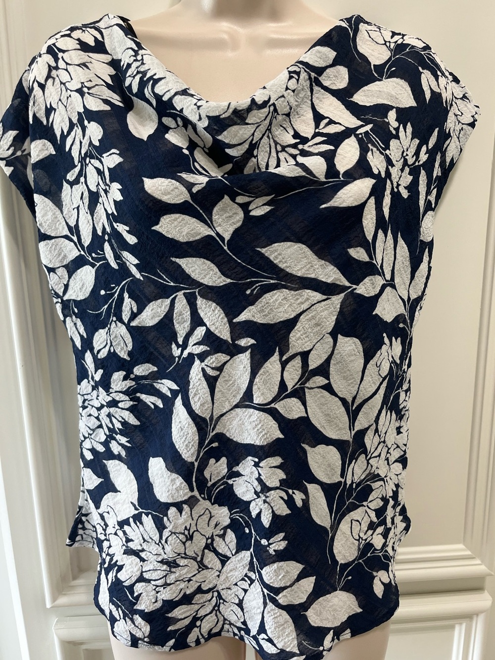 ReneeC Navy/White lightweight cap sleeves blouse- NWT Size Small